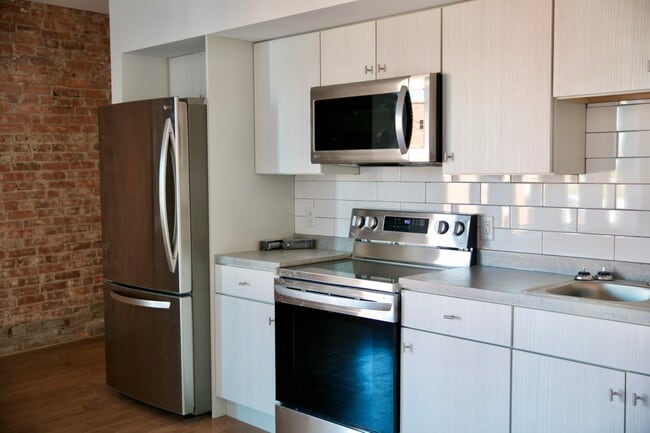 Building Photo - 439 N Salina St