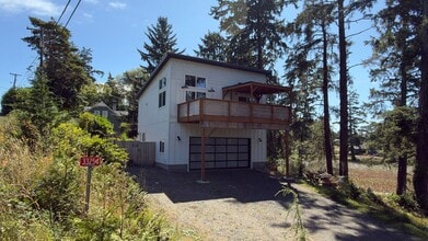 Building Photo - 33254 Columbia Beach Ln