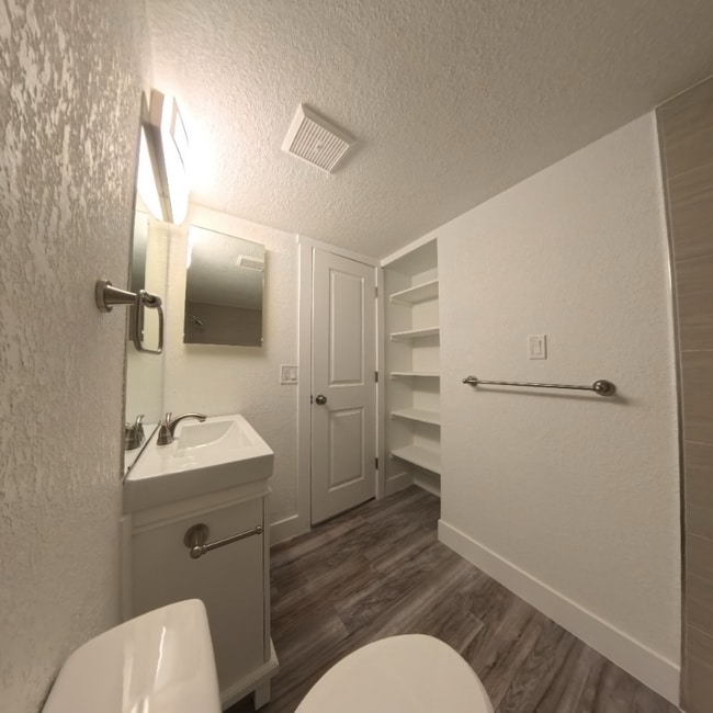 Foto del edificio - 10211 Ura Ln