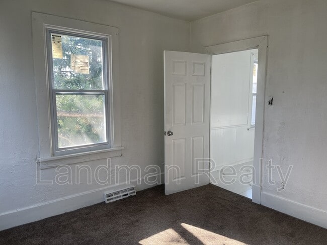 Photo - 1615 Cedar St House