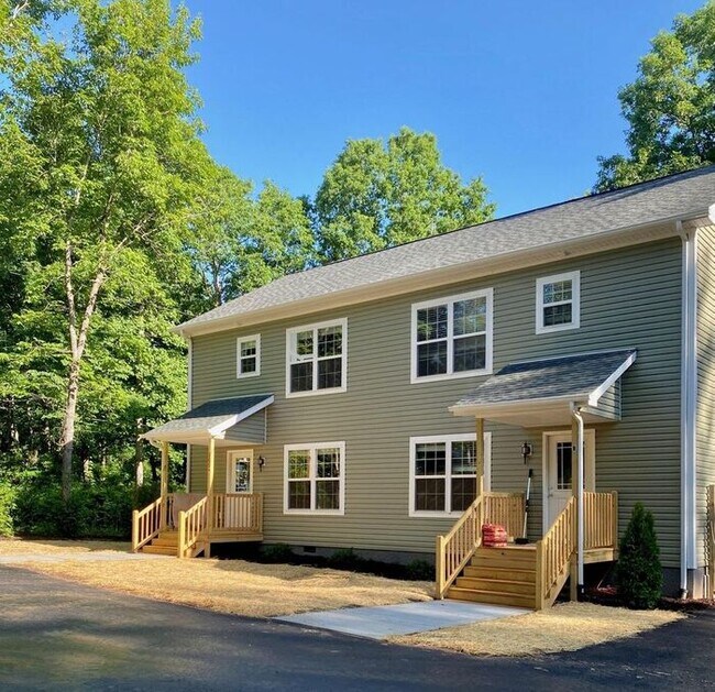 Building Photo - Black Mountain Rental! - Duplex