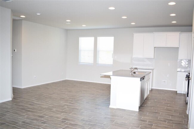Building Photo - 204 Shugart St