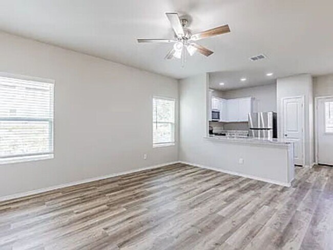 Foto del edificio - **Discover Elevated Living at Hunters Ranch!**