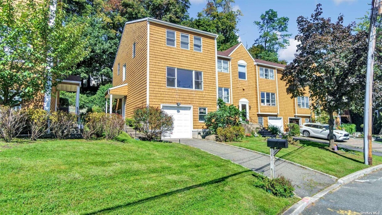 24 Herb Hill Rd, Glen Cove, NY 11542 Townhome Rentals in Glen Cove NY