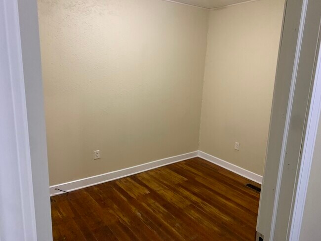 Foto del edificio - 930 W Poplar St