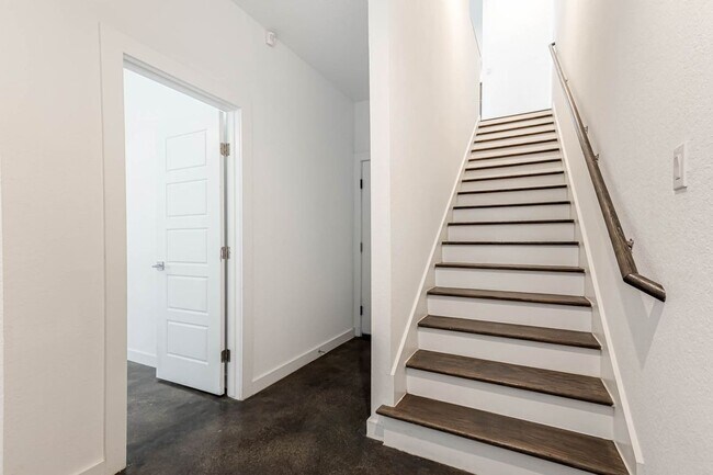 Foto del edificio - 210 W Poplar St