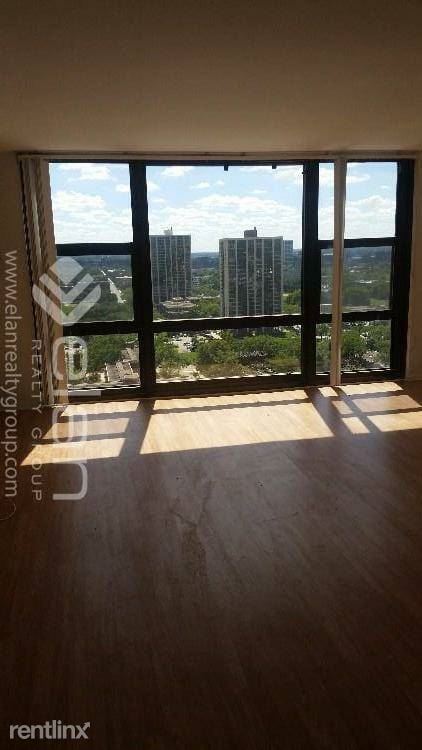 Foto del edificio - 2605 S Indiana Ave