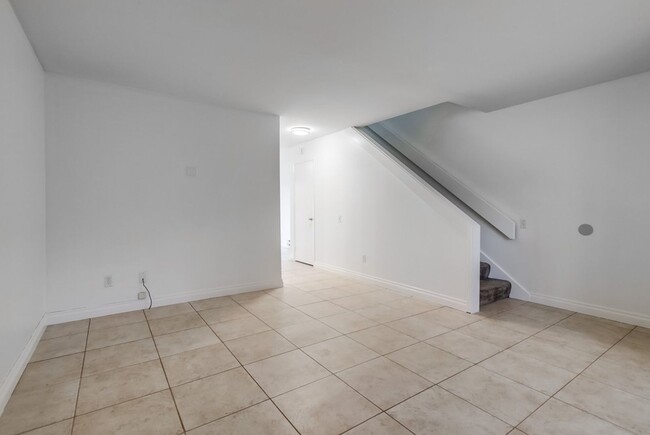 Building Photo - Spacious 2-bedroom, 1.5 bath in Del Cerro