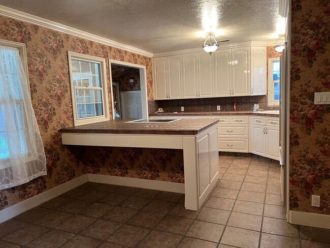 Foto del edificio - 520 N. DELWOOD ST.- 3 BEDROOM 1 BATH- TULARE