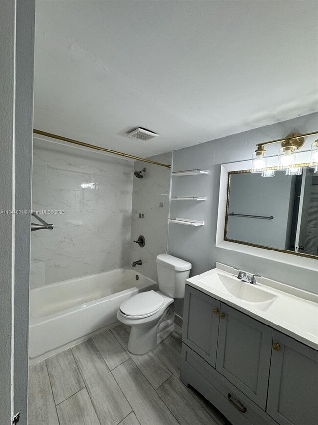 Foto del edificio - 7101 Miami Lakes Dr