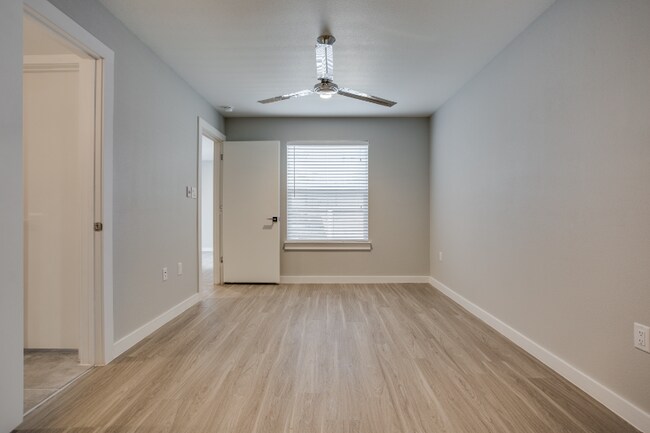 Foto del edificio - 3328 Cedarplaza Ln