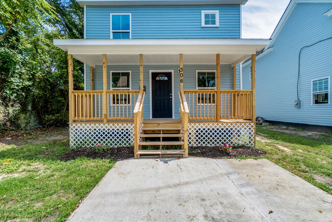 Building Photo - 306 Eugenia St