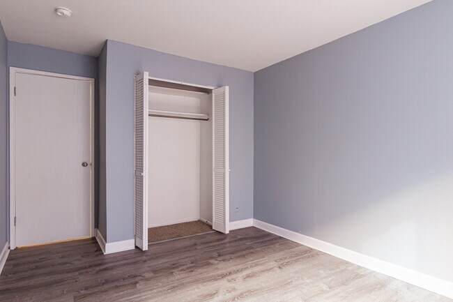 Foto del edificio - 3723 N Pine Grove Ave