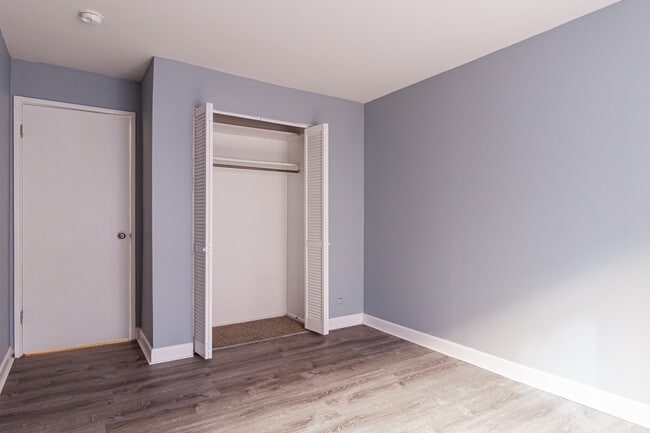 Building Photo - 3723 N Pine Grove Ave