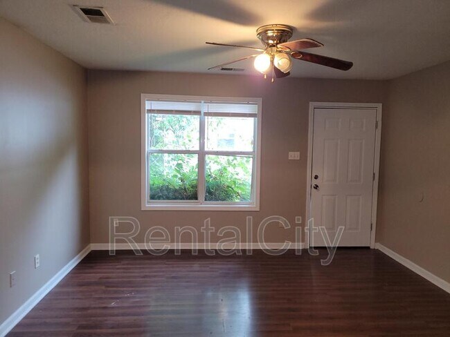 Foto del edificio - 302 Pate Ave