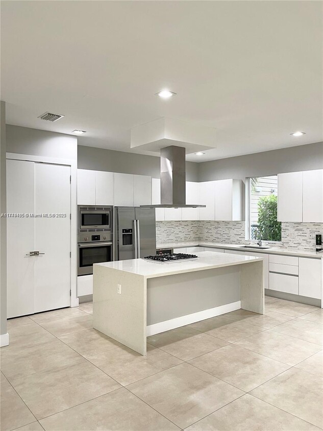 Foto principal - 10061 NW 75th St