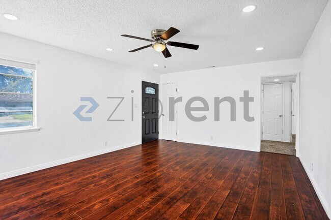 Foto del edificio - 1335 E Brown Ave