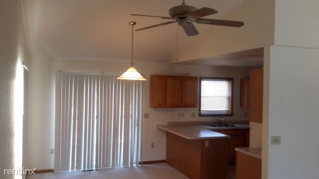 Foto del edificio - 3 br, 1.5 bath Apartment - 1706 Lenard St