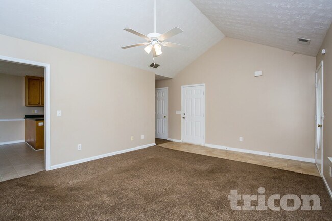 Building Photo - 100 5 Oaks Dr