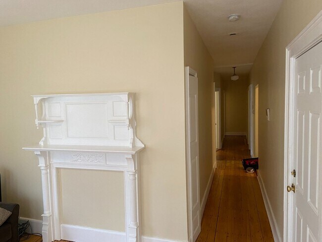 Building Photo - 101C