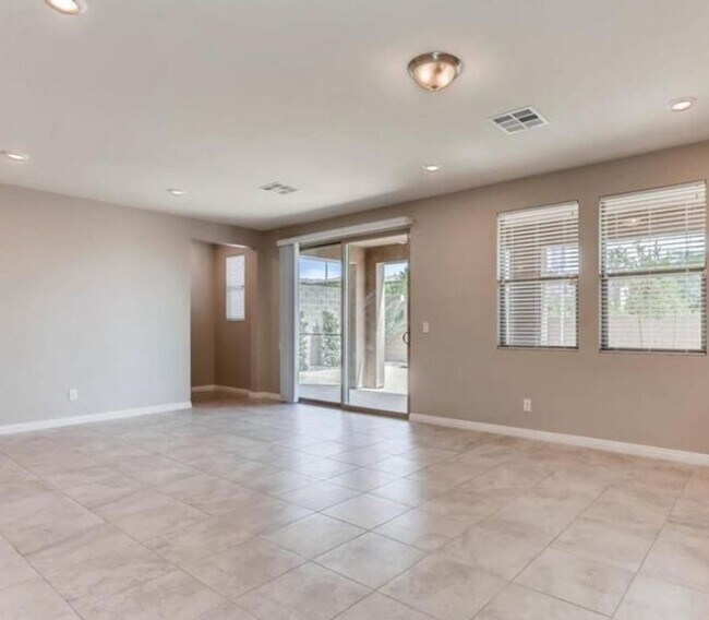 Building Photo - ADORABLE HOME IN SUMMERLIN!!! 5 BEDROOMS!