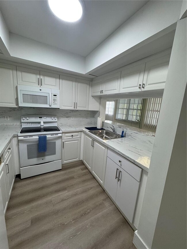 Foto del edificio - 12850 SW 4th Ct