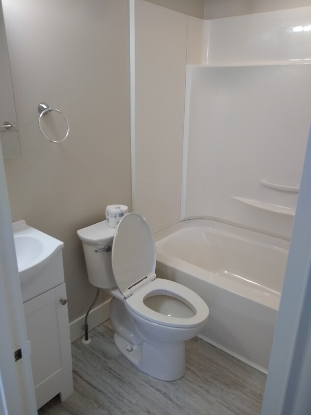 Primary Photo - 2 bed/1bath townhome style duplex