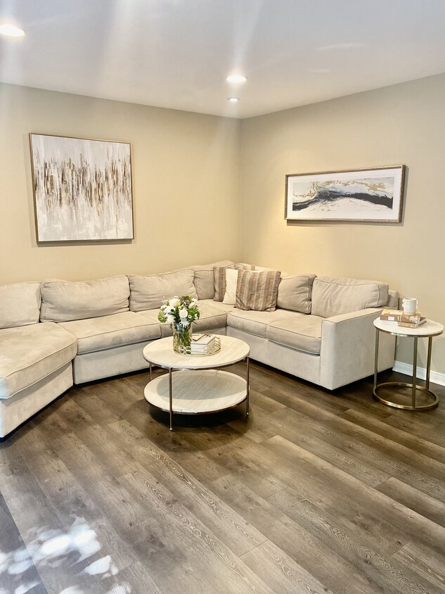 Living room - 18838 Hatteras St