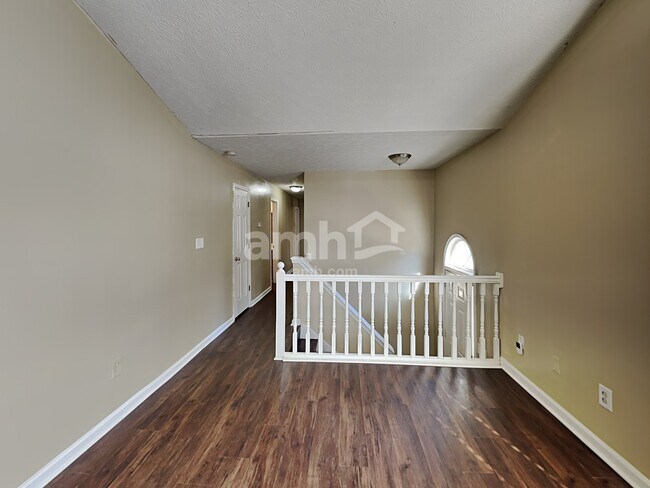Building Photo - 142 Silverthorne Trail
