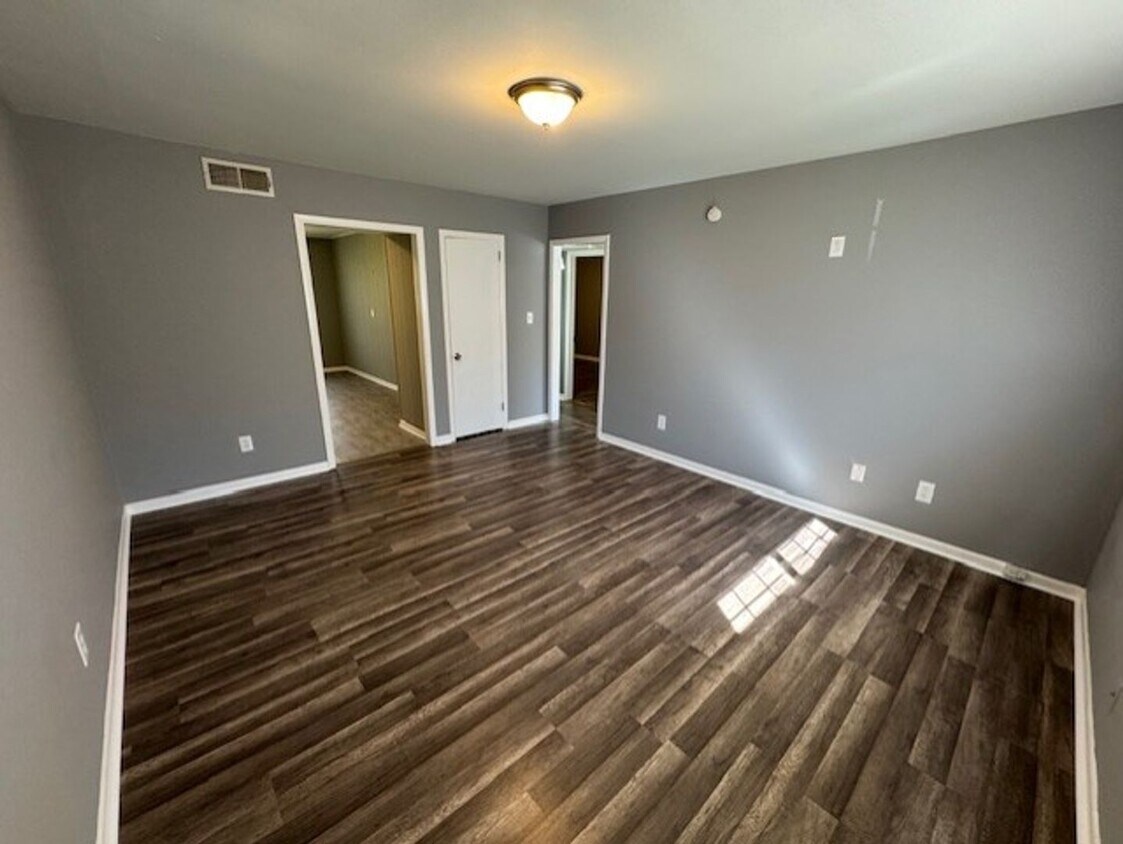 Primary Photo - $0 SECURITY DEPOSIT MOVE IN SPECIAL THROUG...