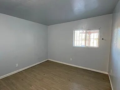 Building Photo - 345 E Navajo Rd