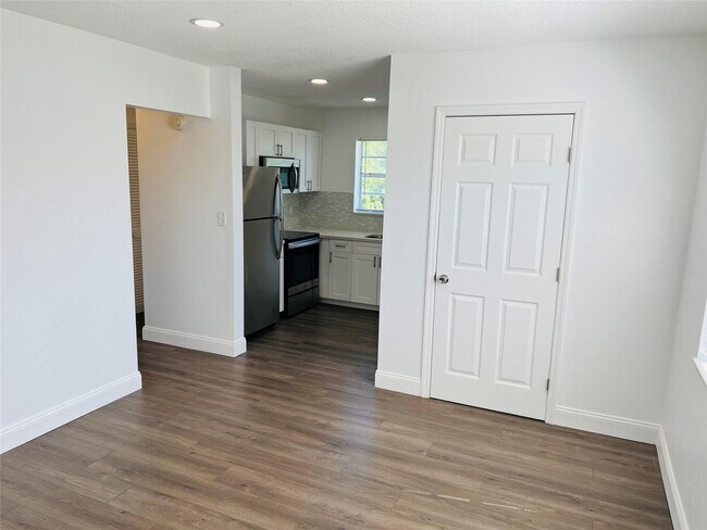 Building Photo - 1301 N 12th Ct