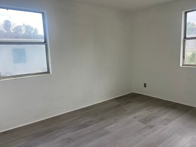 Building Photo - 623 S Lanvale Ave