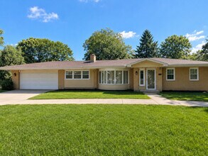 Building Photo - 1415 Burr Oak Dr