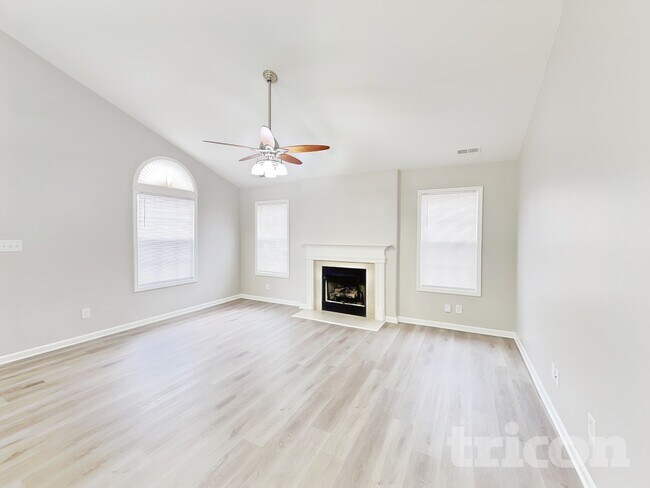 Foto del edificio - 212 Brookstone Dr