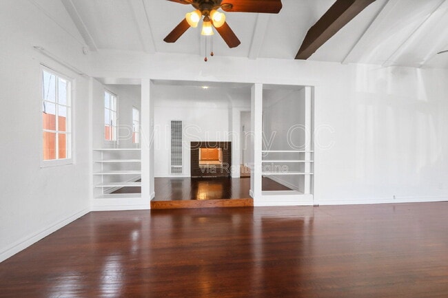 Foto del edificio - 5768 Campo Walk