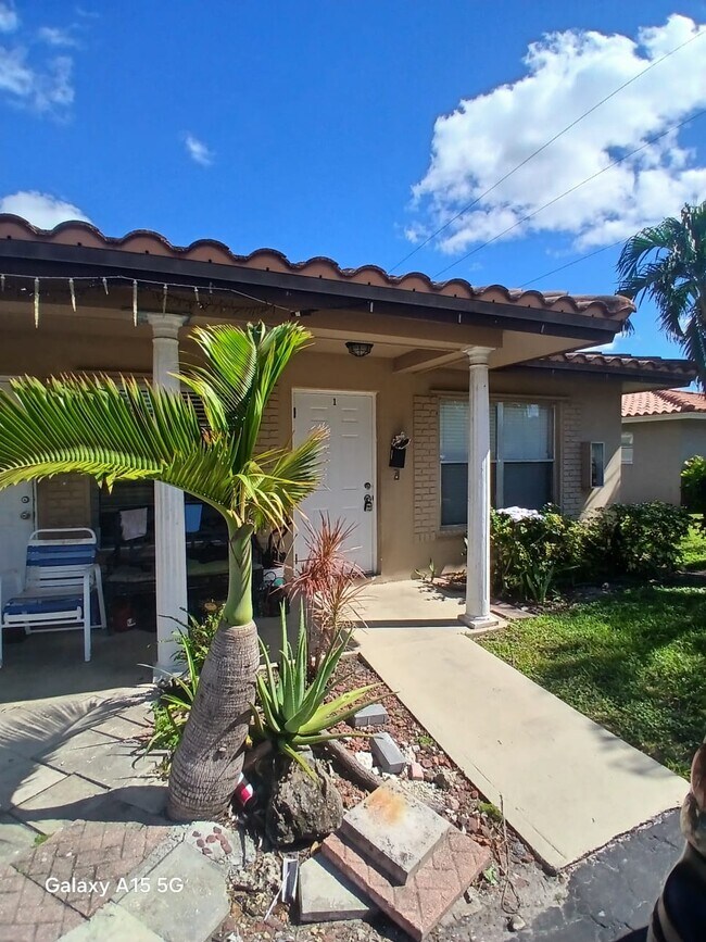 Foto del edificio - 4117 Riverside Dr