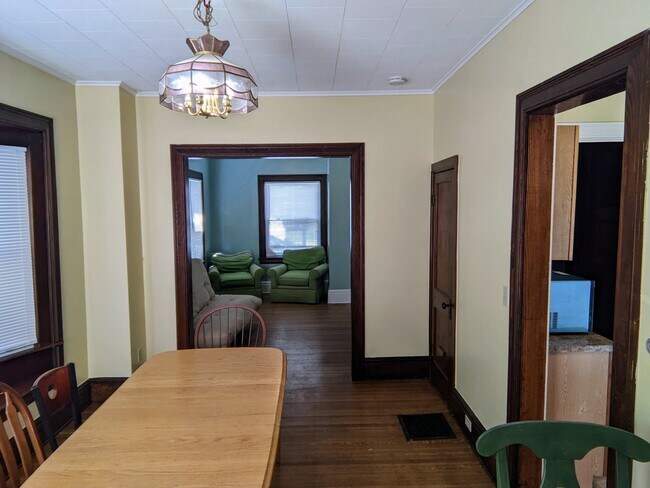 Foto del edificio - 1208 S Plymouth Ave
