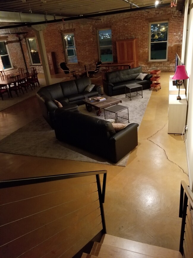 Foto del edificio - 1220 Harrison Ave