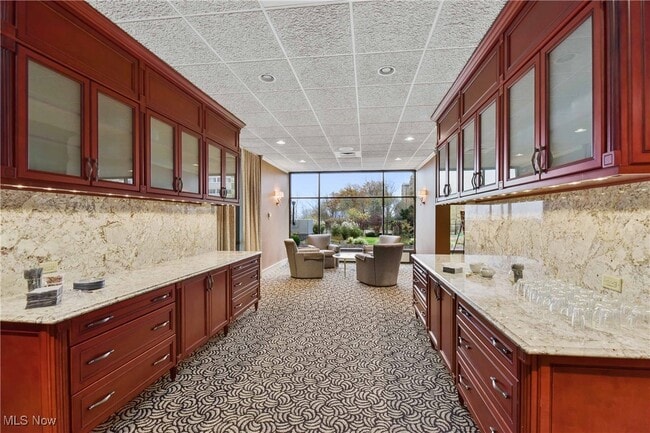 Foto del edificio - 12550 Lake Ave