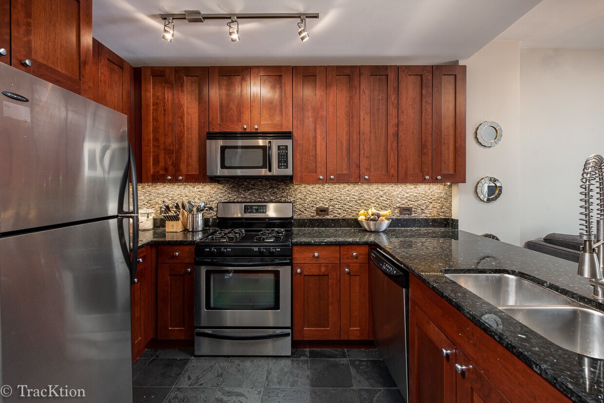 Primary Photo - 657 W Fulton St