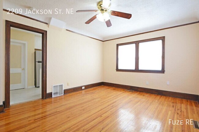 Building Photo - 2209 NE Jackson St