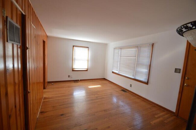 Foto del edificio - 2441 S Keystone Ave