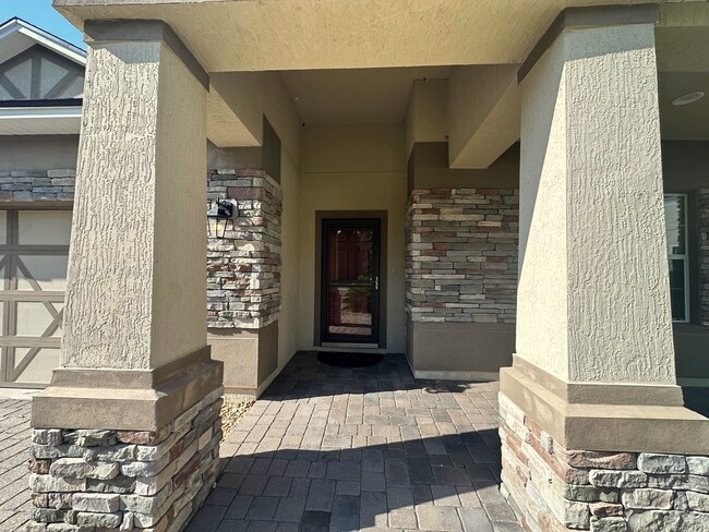 Foto del edificio - 95013 Poplar Way