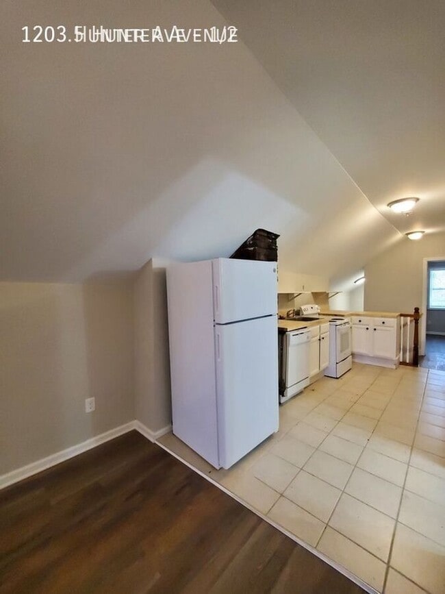 Foto del edificio - 1203.5 Hunter Ave
