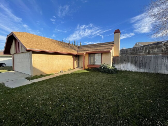 Building Photo - Located in the Heart of Tehachapi!