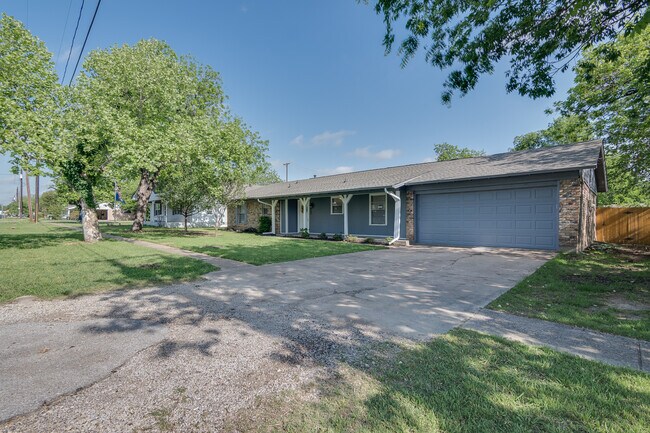 Vista de calle - 208 W. Fourth St.