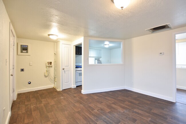 Building Photo - 330 N 900 W