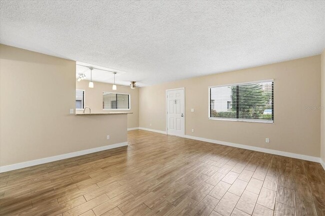 Foto del edificio - 3300 Fox Chase Cir