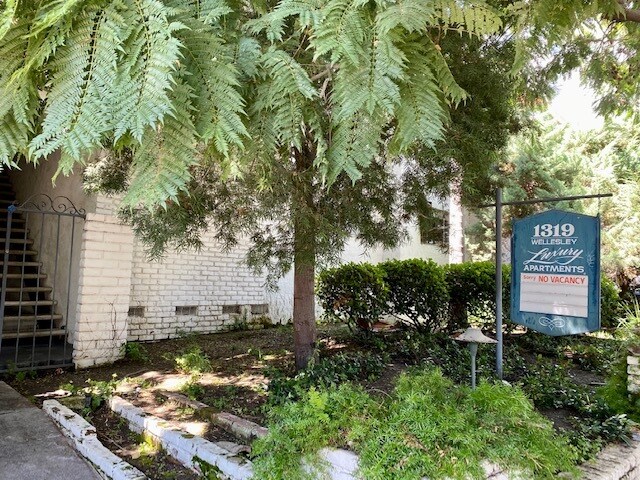 Foto del edificio - 1319 Wellesley Ave